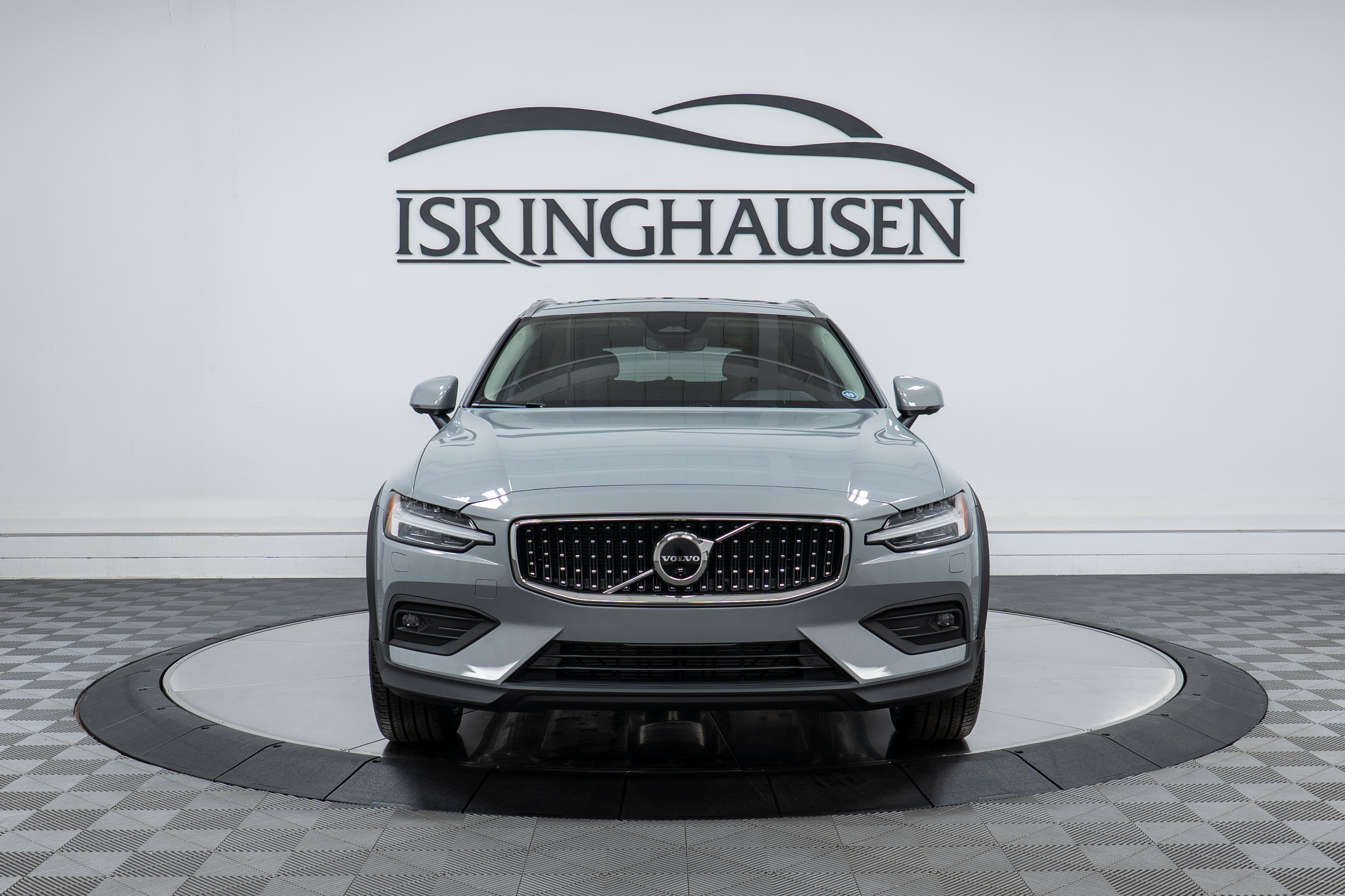 New 2026 Volvo V60 B5 Cross Country Plus w/ Climate Package AWD/4WD image 2