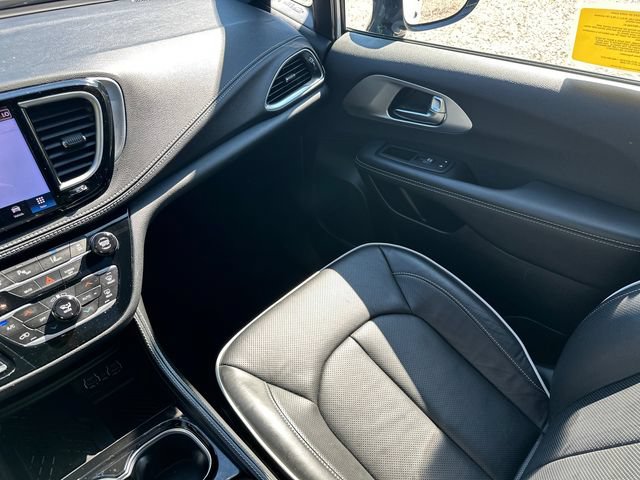 Used 2025 Chrysler Pacifica Limited AWD/4WD image 25