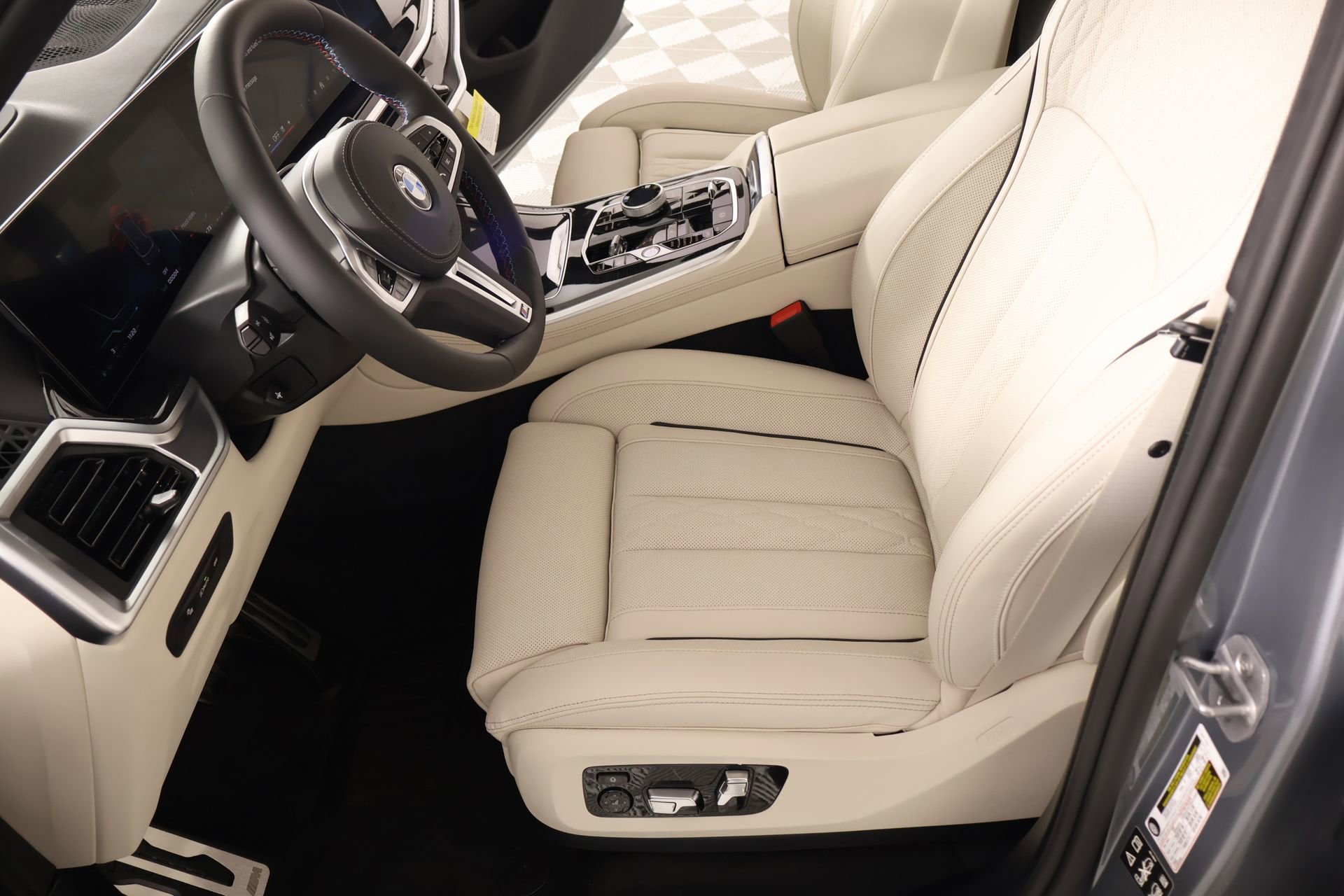 New 2026 BMW X5 M60i AWD/4WD image 11