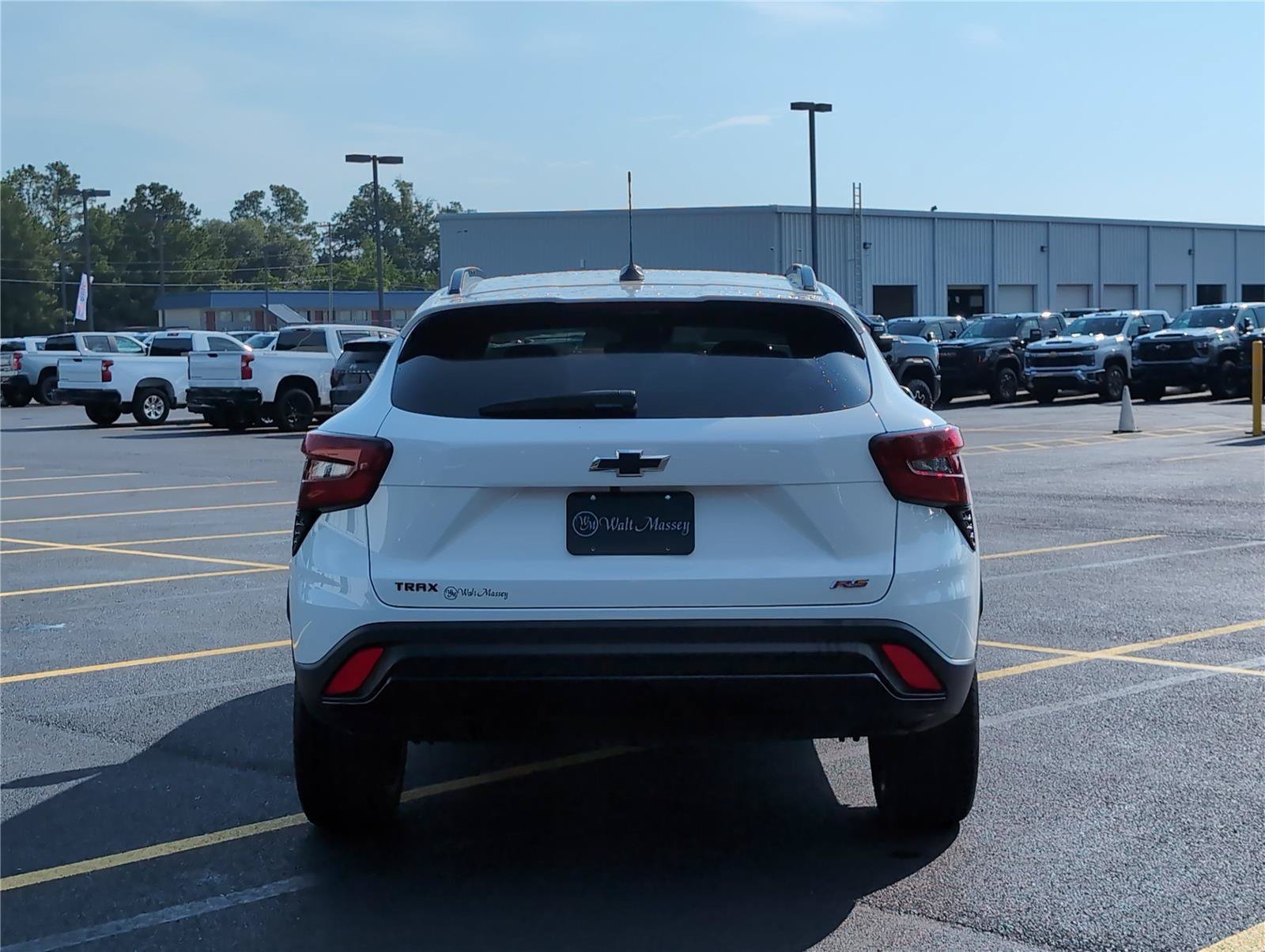 Used 2025 Chevrolet Trax RS w/ Sunroof Package FWD image 4