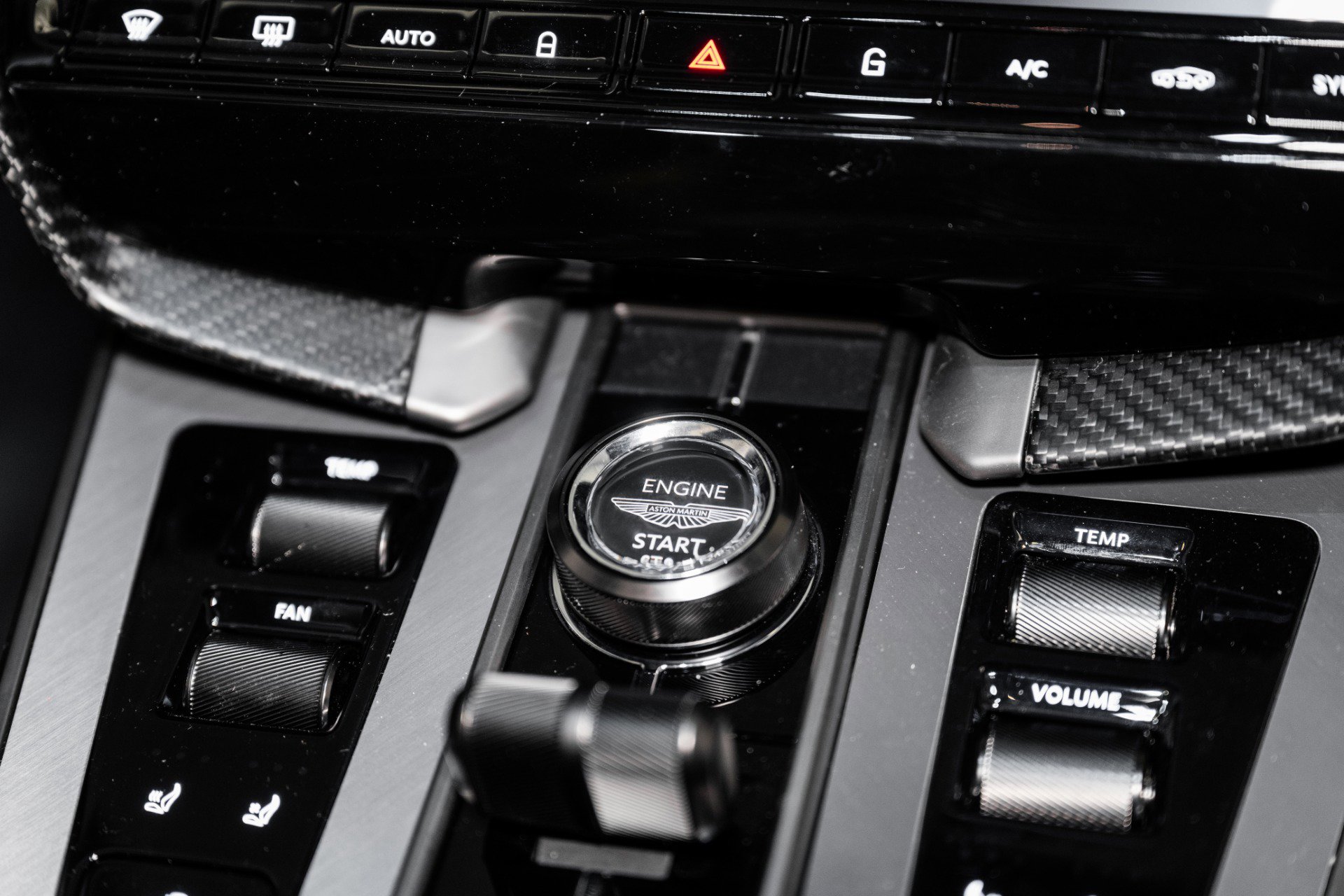 Used 2025 Aston Martin Vanquish image 30