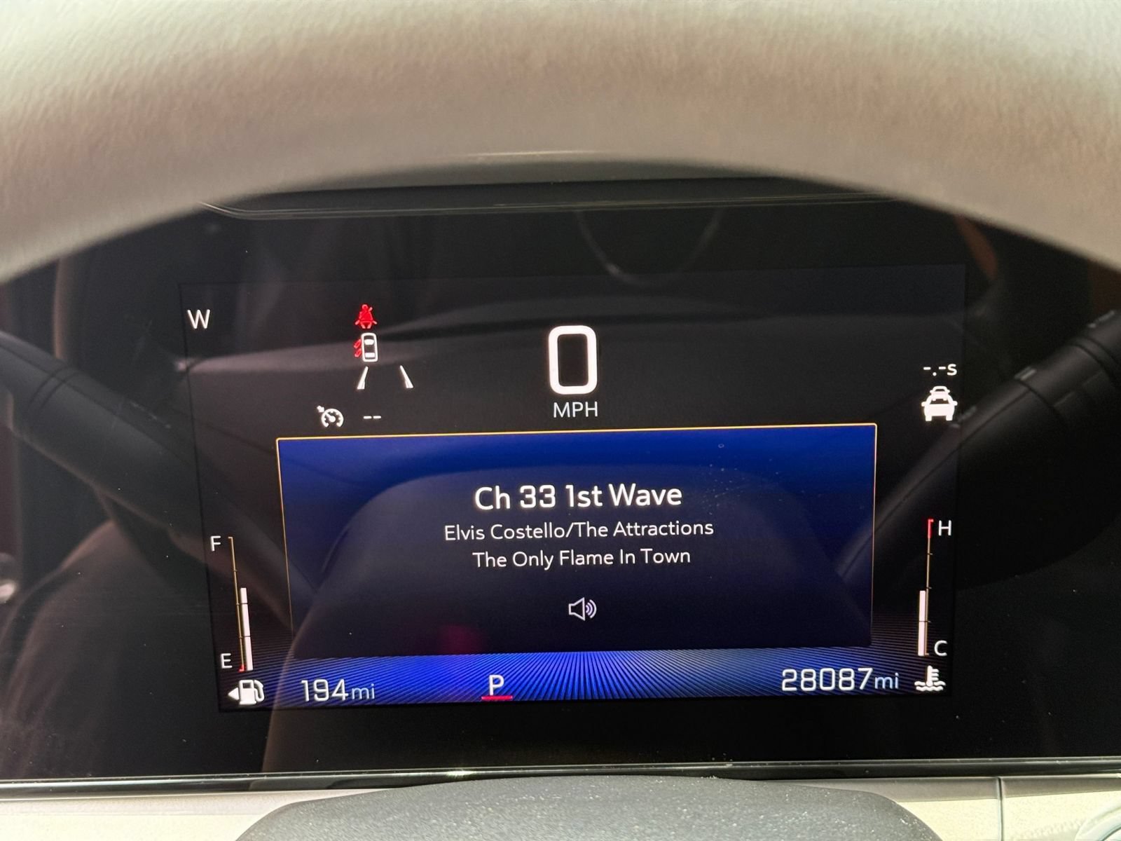 Used 2025 Chevrolet Trax LT FWD image 37