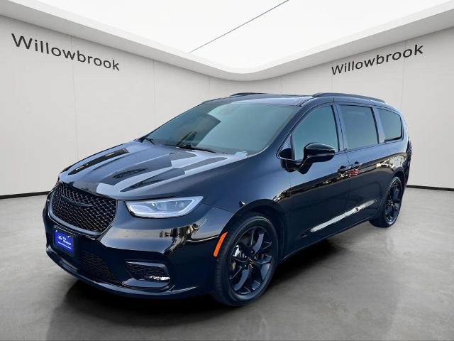 Used 2025 Chrysler Pacifica Limited