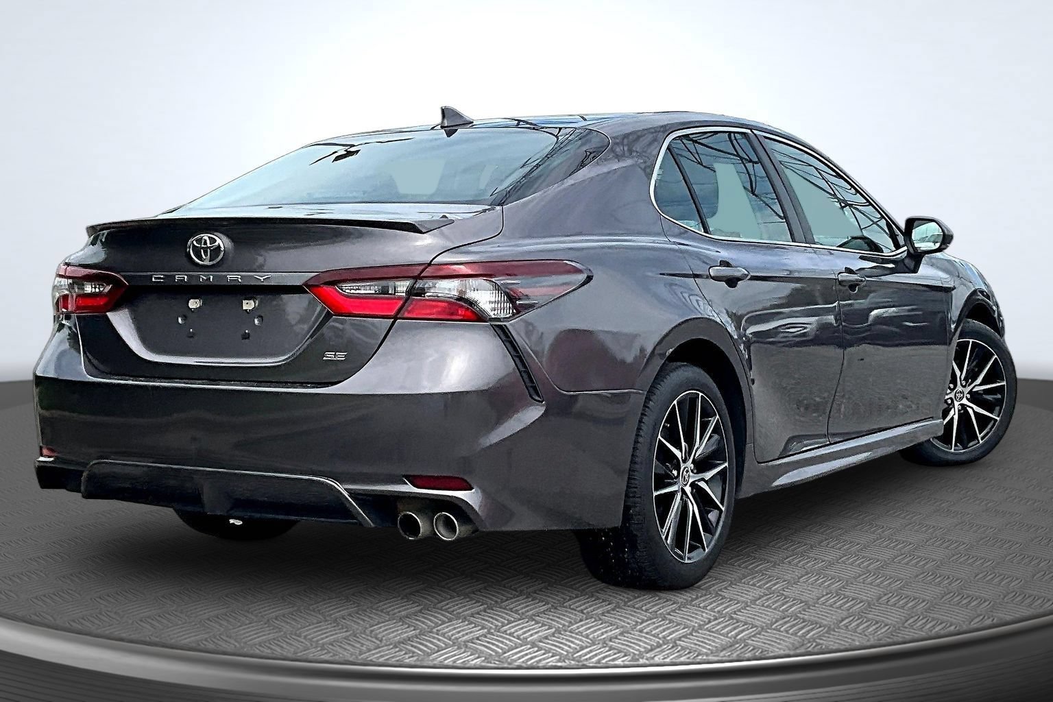 Used 2022 Toyota Camry SE FWD image 6