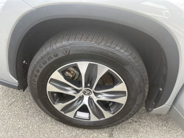 Used 2024 Toyota Highlander XLE image 8