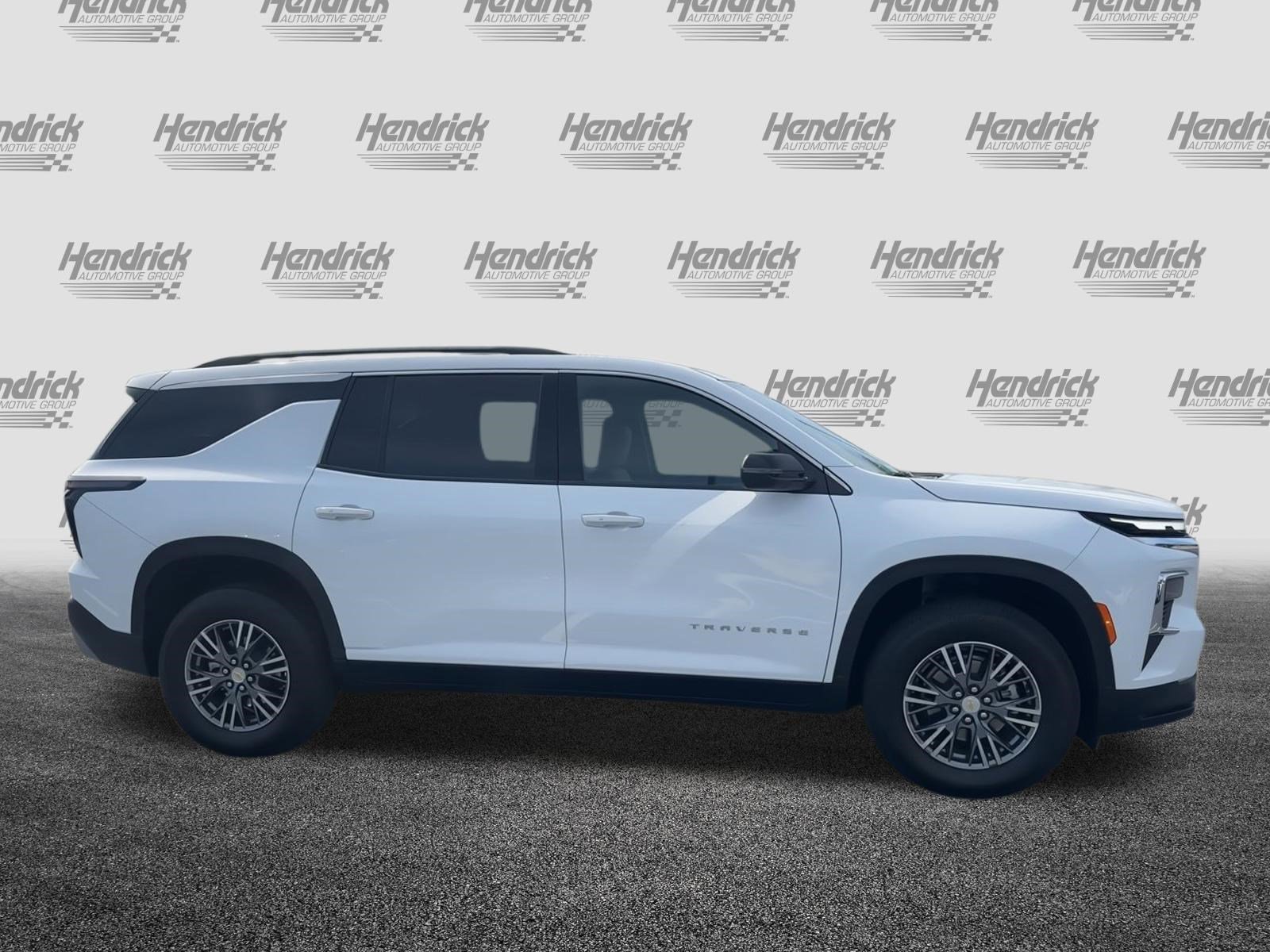 Used 2025 Chevrolet Traverse LT FWD image 10