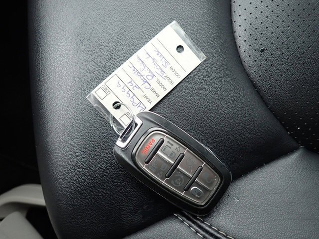 Used 2024 Chrysler Pacifica Touring-L image 30