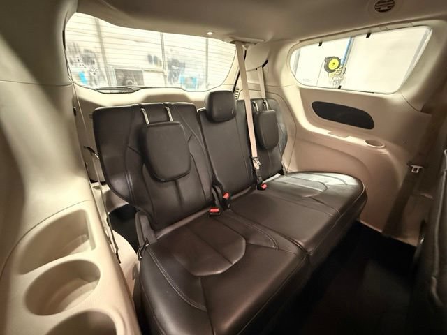 Used 2021 Chrysler Pacifica Touring-L FWD image 25