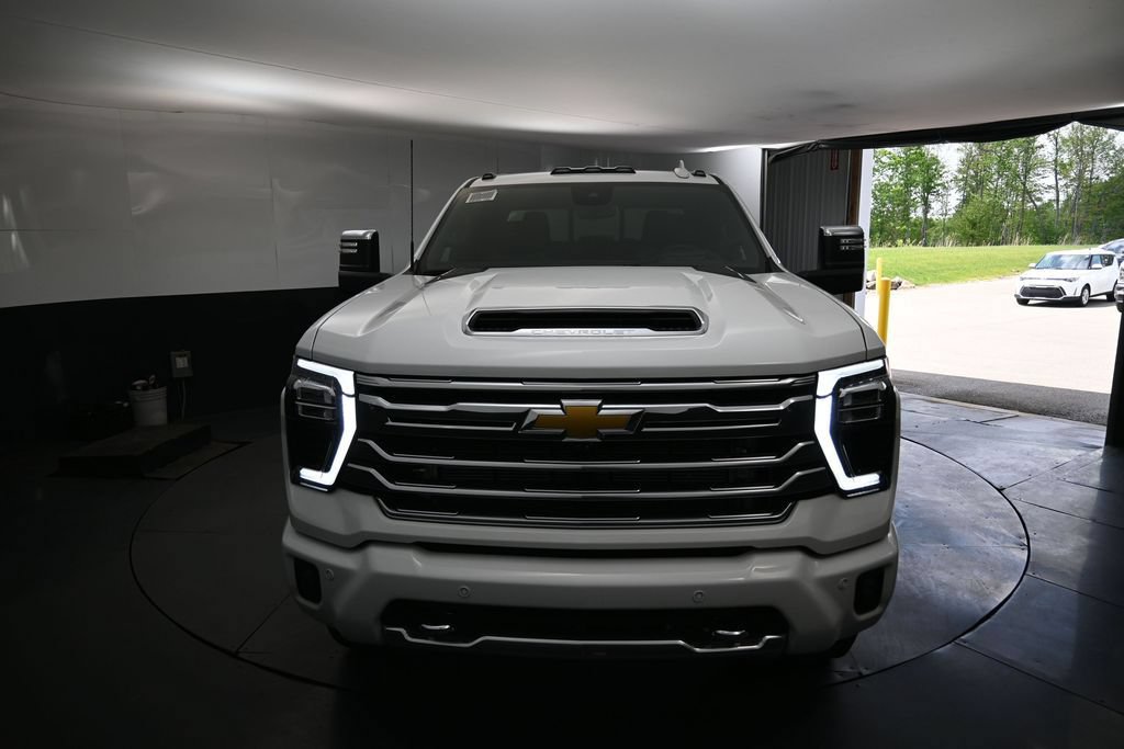 New 2026 Chevrolet Silverado 3500 High Country w/ Technology Package AWD/4WD image 6