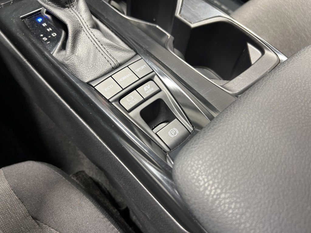 Used 2025 Toyota Camry LE image 39
