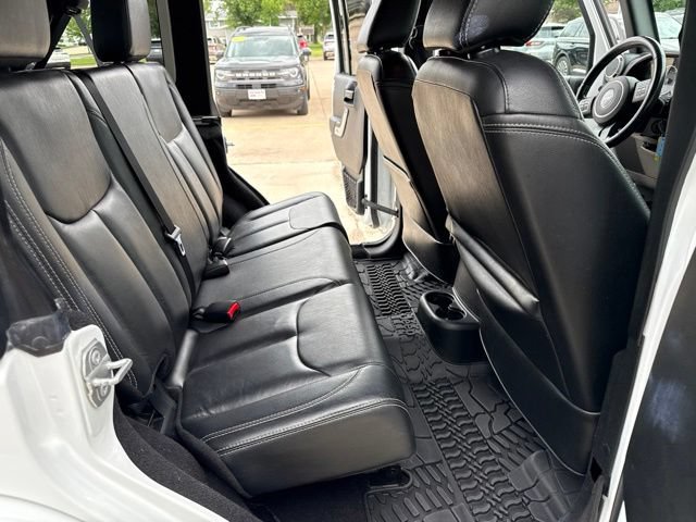 Used 2018 Jeep Wrangler Unlimited Sahara w/ Connectivity Group AWD/4WD image 18