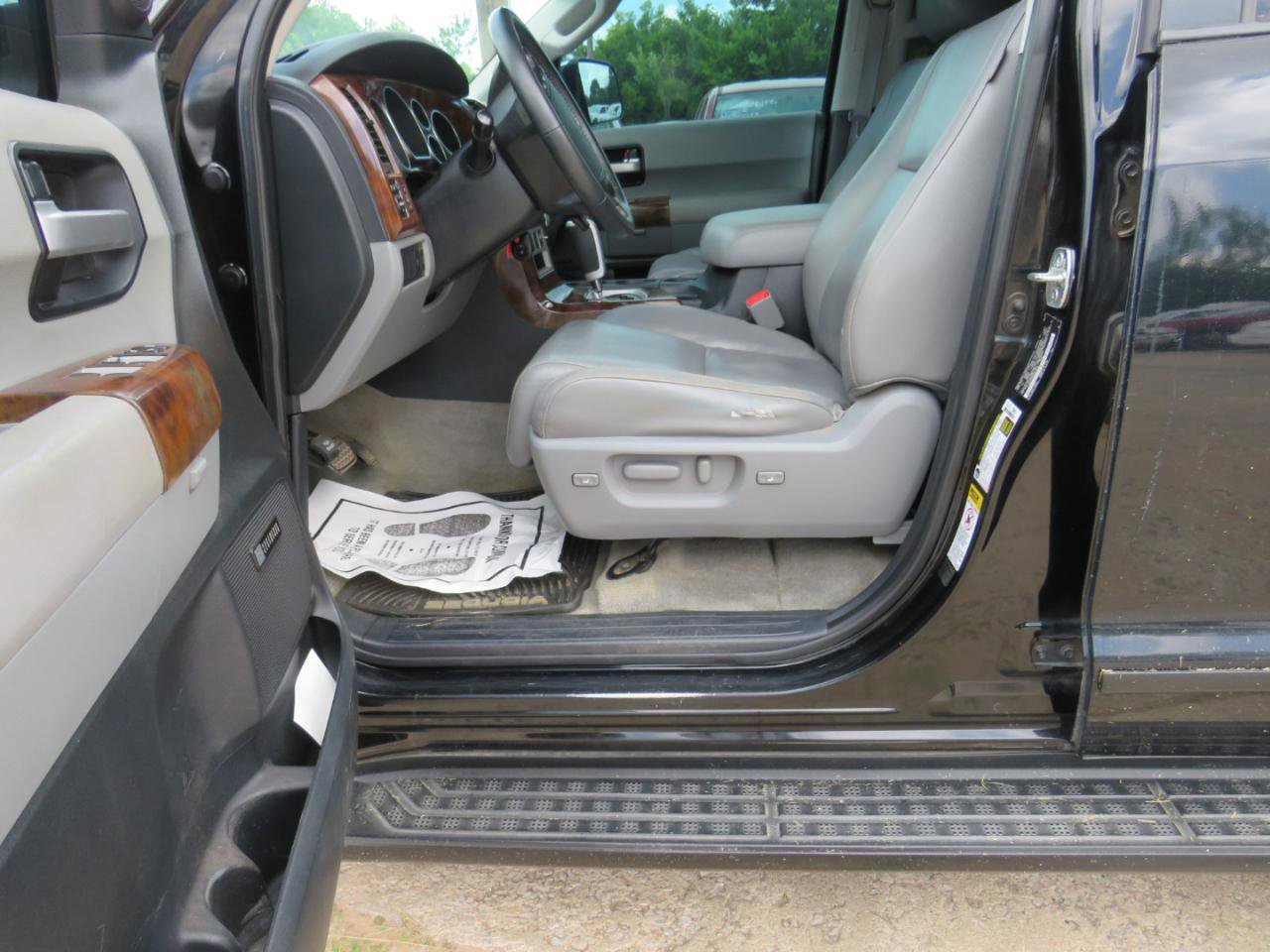 Used 2008 Toyota Sequoia Limited RWD image 10