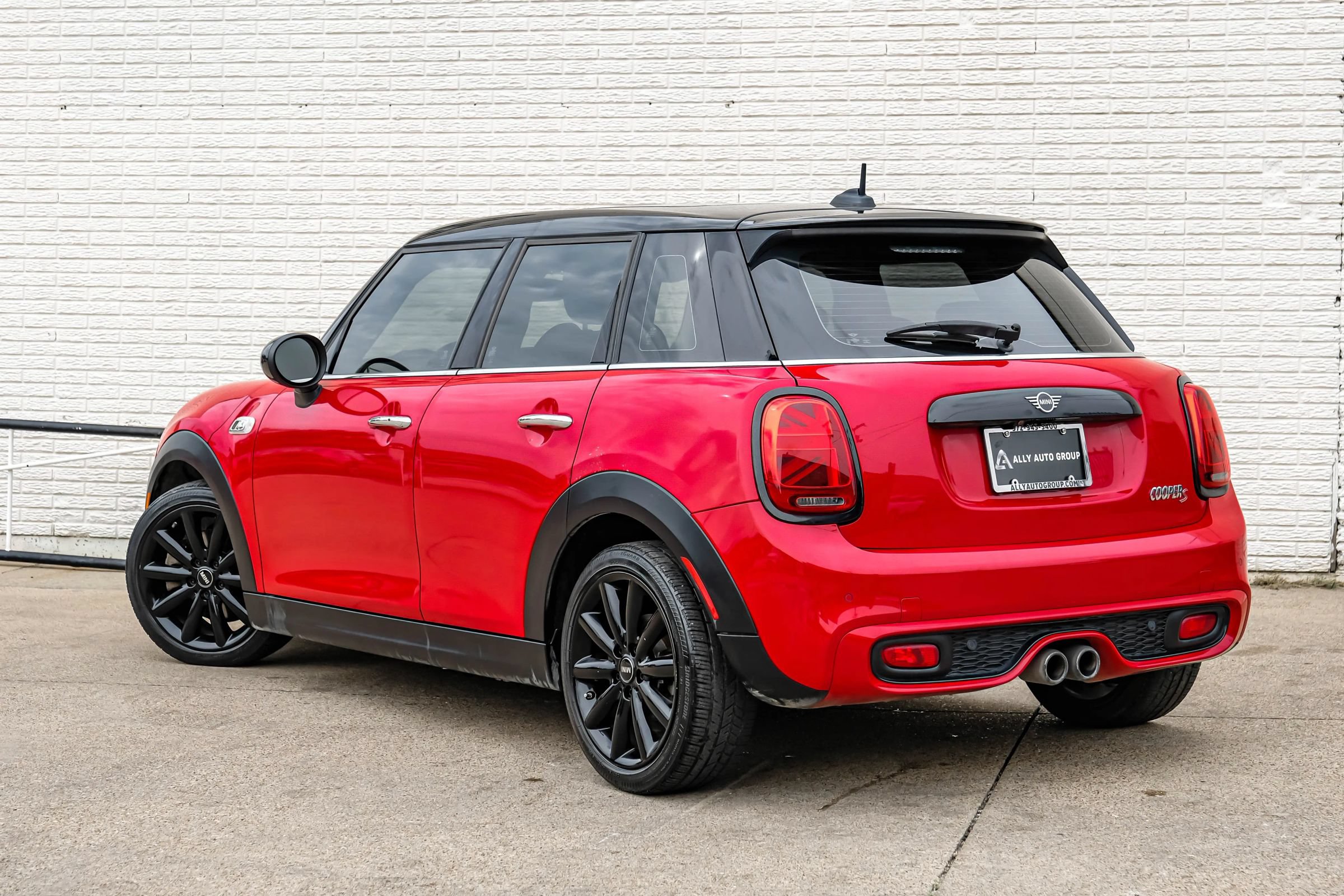Used 2019 MINI Cooper S w/ Premium Package FWD image 10