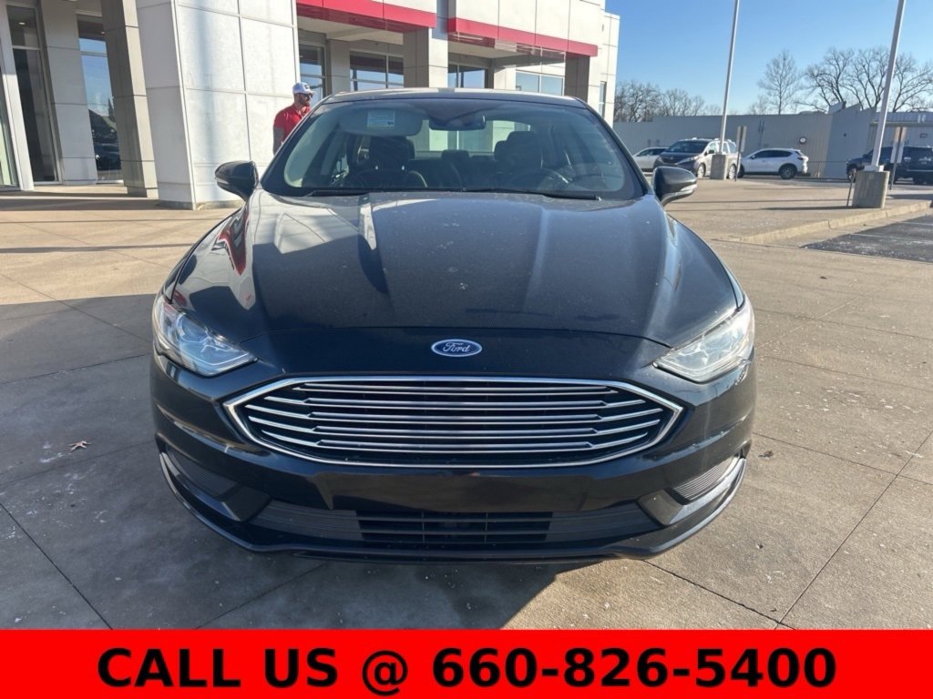 Used 2017 Ford Fusion SE image 3