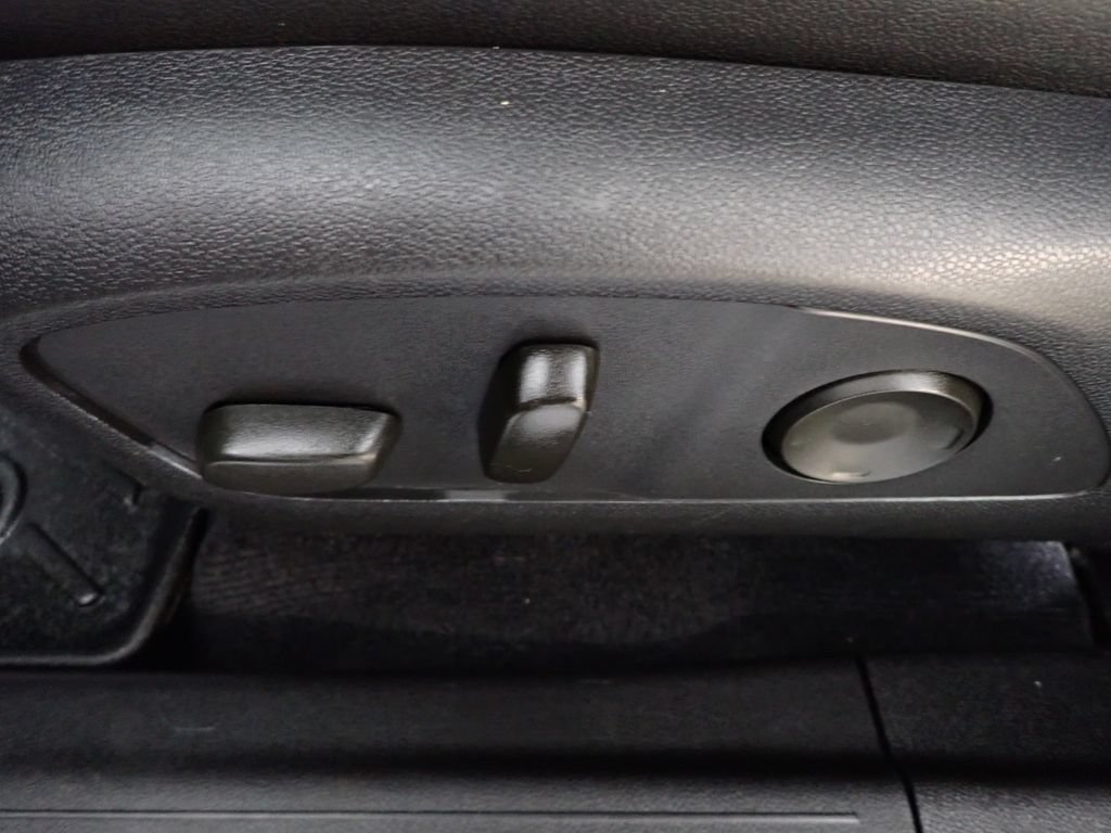 Used 2024 Chevrolet Equinox EV RS FWD image 24