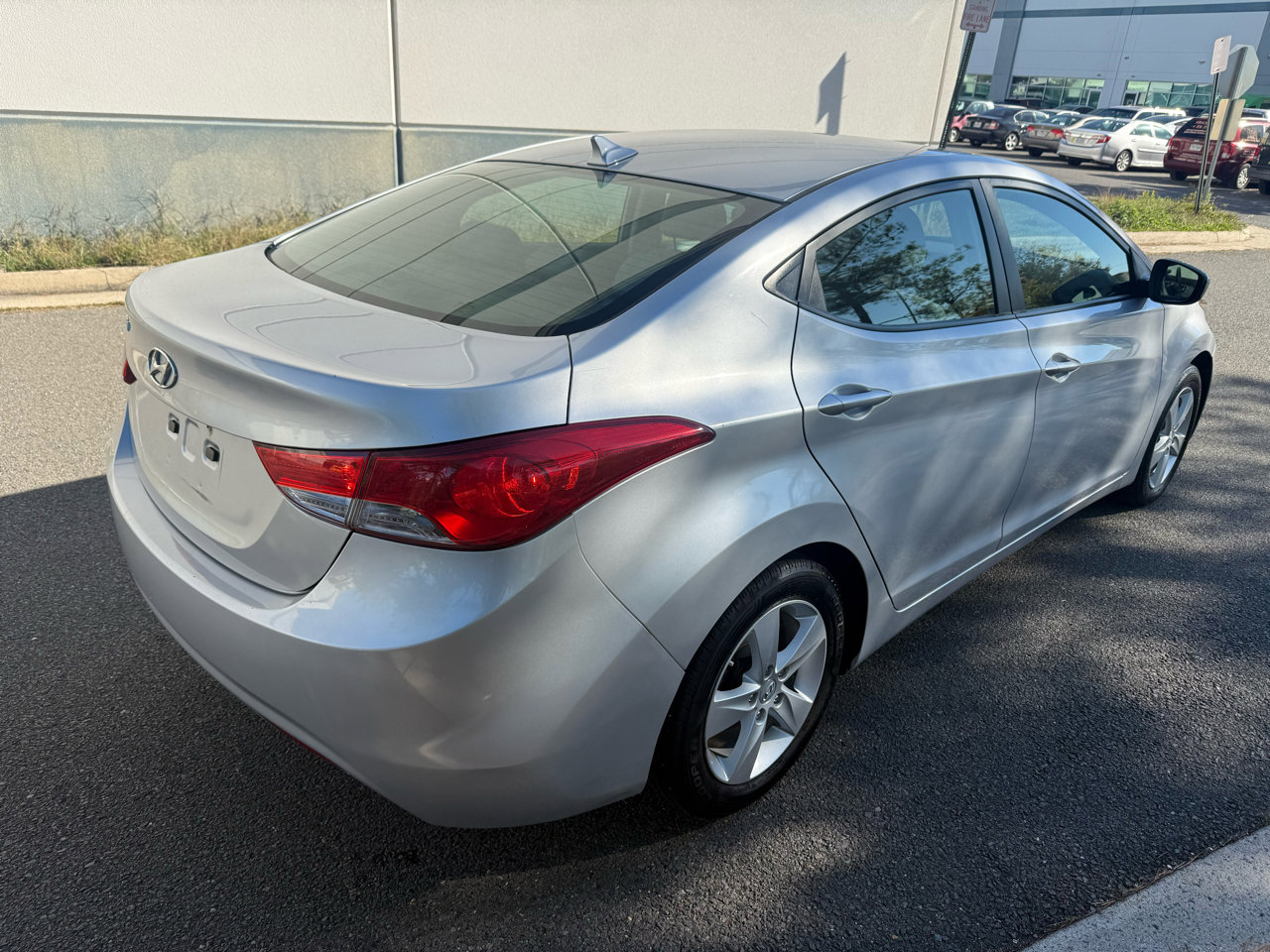 Used 2013 Hyundai Elantra GLS w/ Preferred Pkg image 4