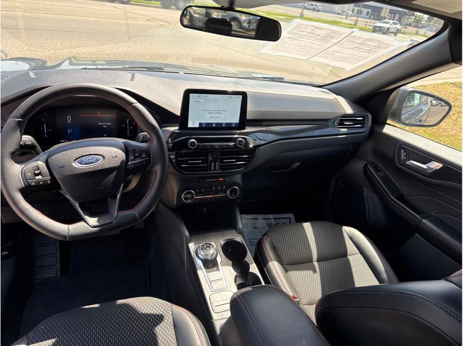 Used 2025 Ford Escape ST-Line Select AWD/4WD image 29