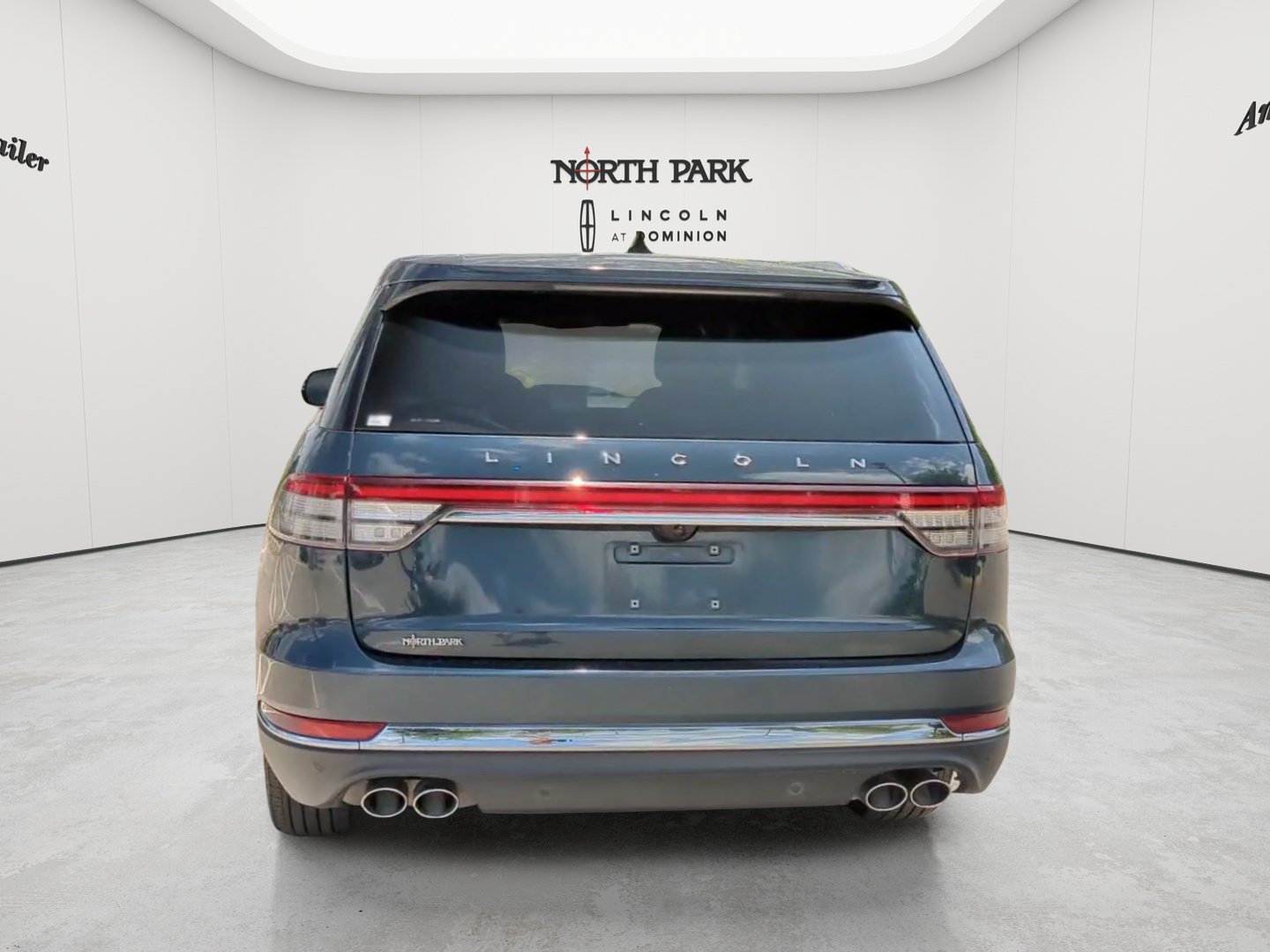 Used 2022 Lincoln Aviator Reserve w/ Equipment Group 201A RWD image 4