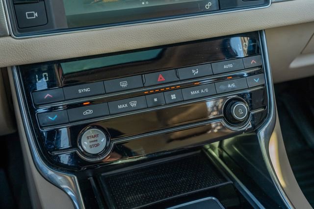 Used 2016 Jaguar XF Premium image 30