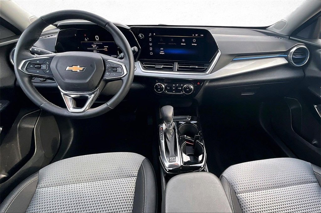 Used 2024 Chevrolet Trax LT w/ Sunroof Package image 8