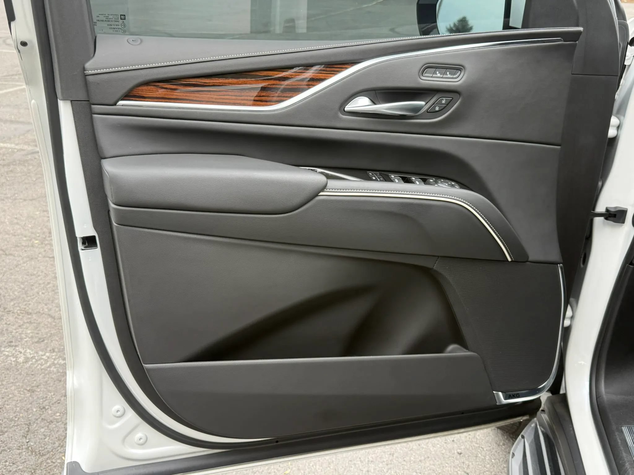 Used 2022 Cadillac Escalade ESV Luxury AWD/4WD image 26