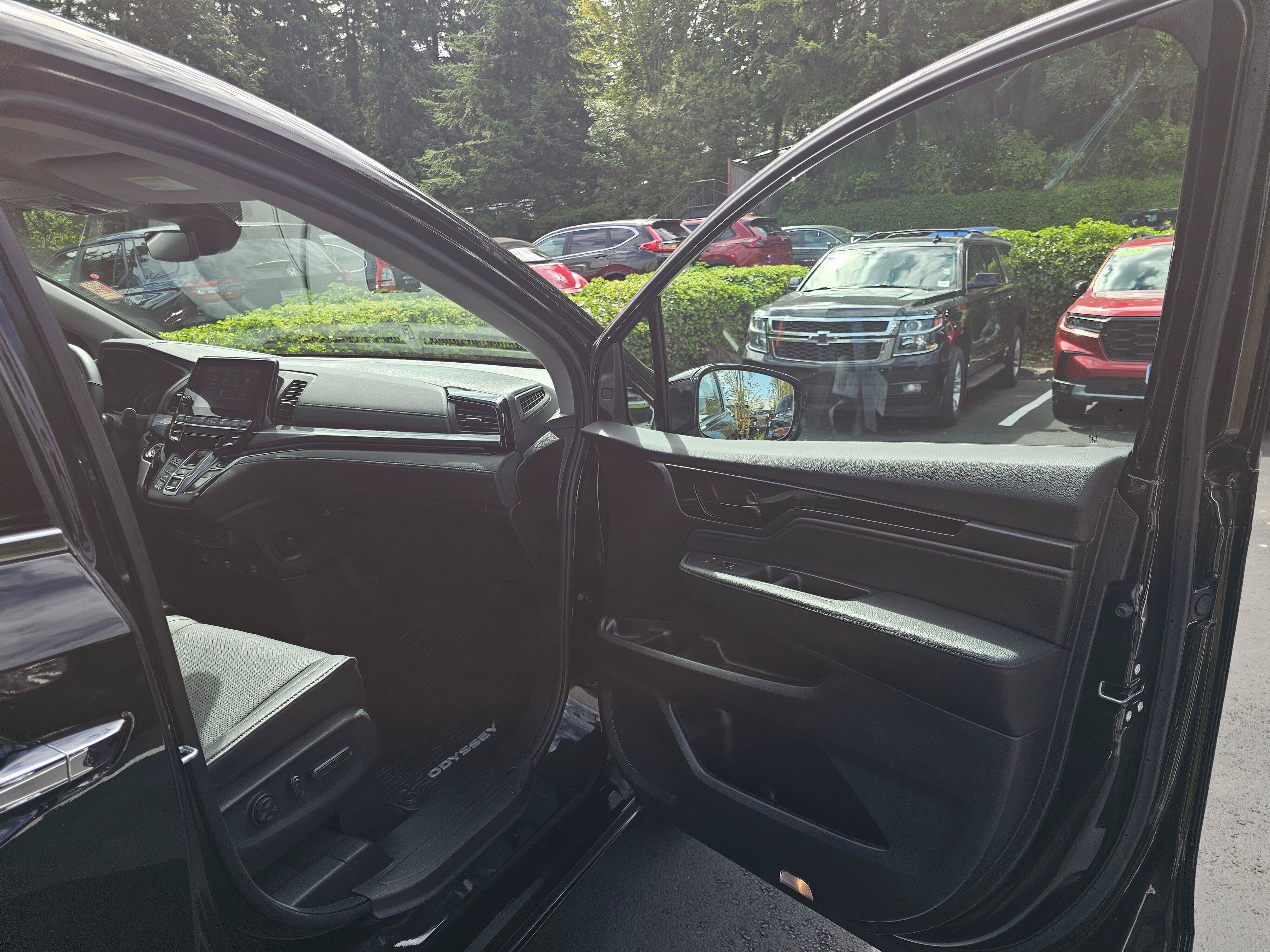 Used 2023 Honda Odyssey Elite image 12