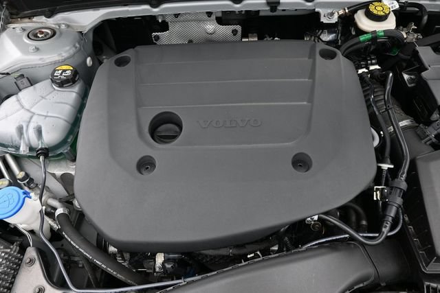 Used 2025 Volvo XC40 B5 Plus AWD/4WD image 35