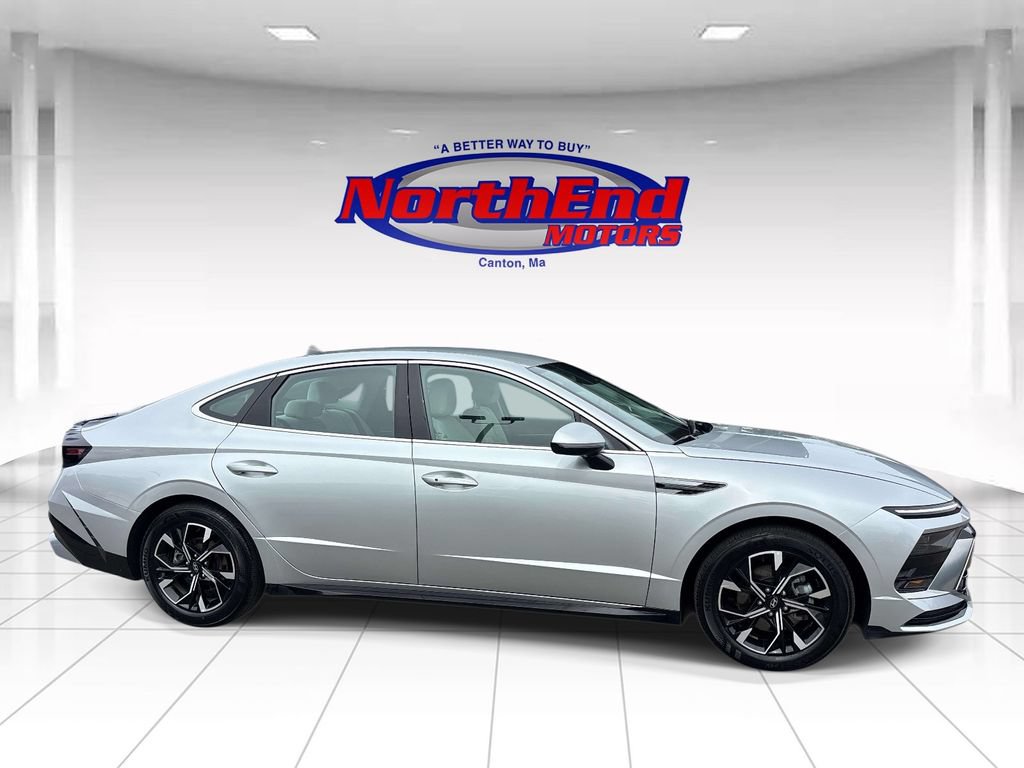 Used 2025 Hyundai Sonata SEL FWD image 2