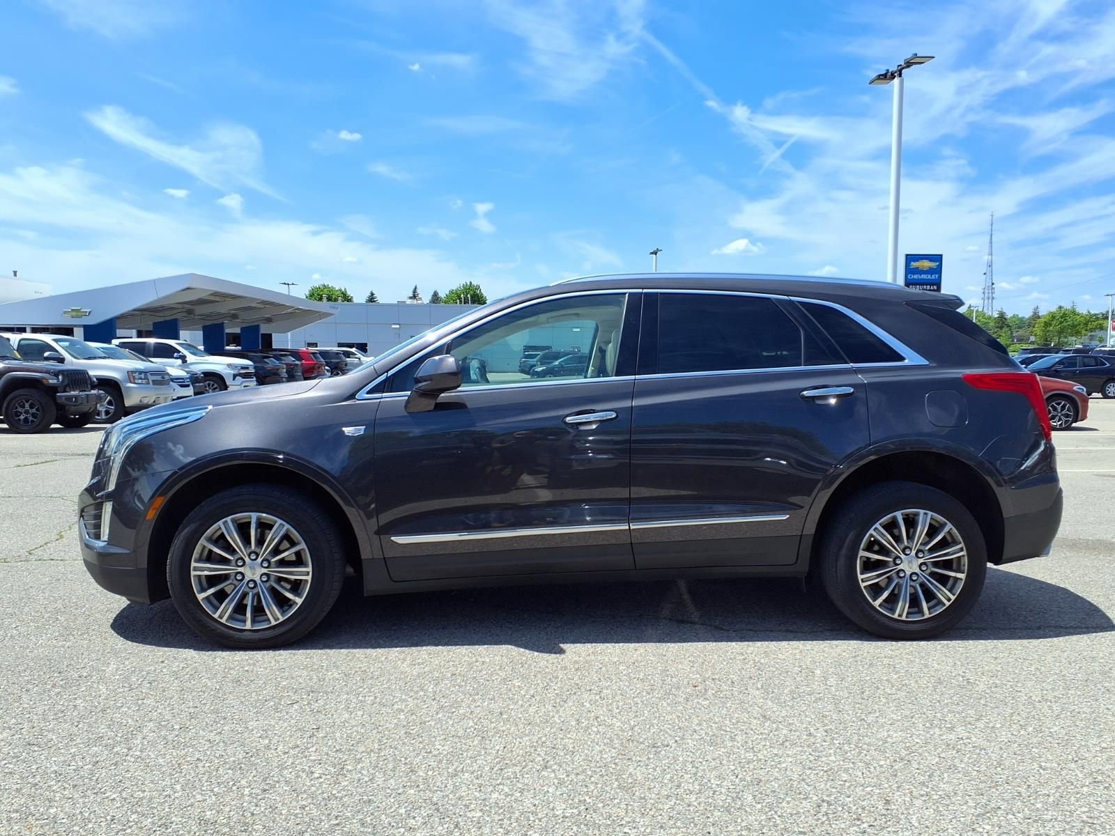 Used 2018 Cadillac XT5 Luxury w/ Driver Awareness Package AWD/4WD image 8