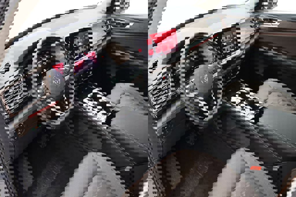 Used 2025 Volkswagen Atlas SEL image 15