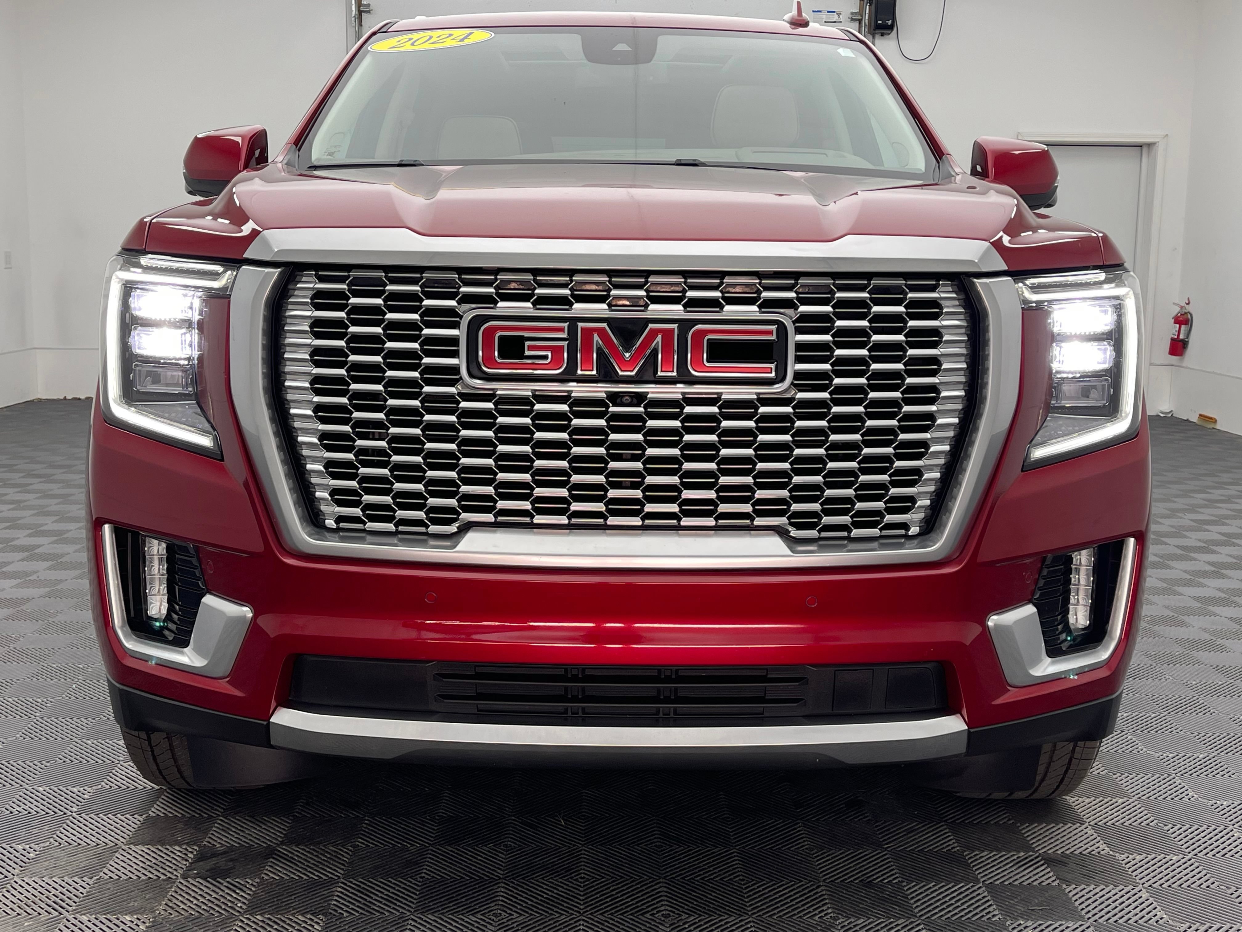 Used 2024 GMC Yukon Denali AWD/4WD image 16