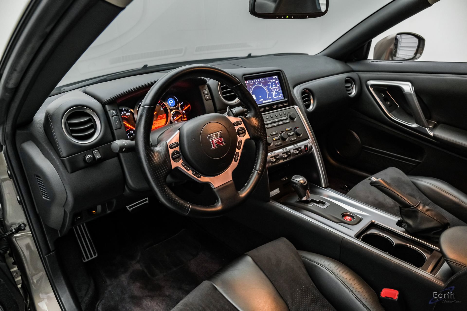 Used 2009 Nissan GT-R Premium AWD/4WD image 2