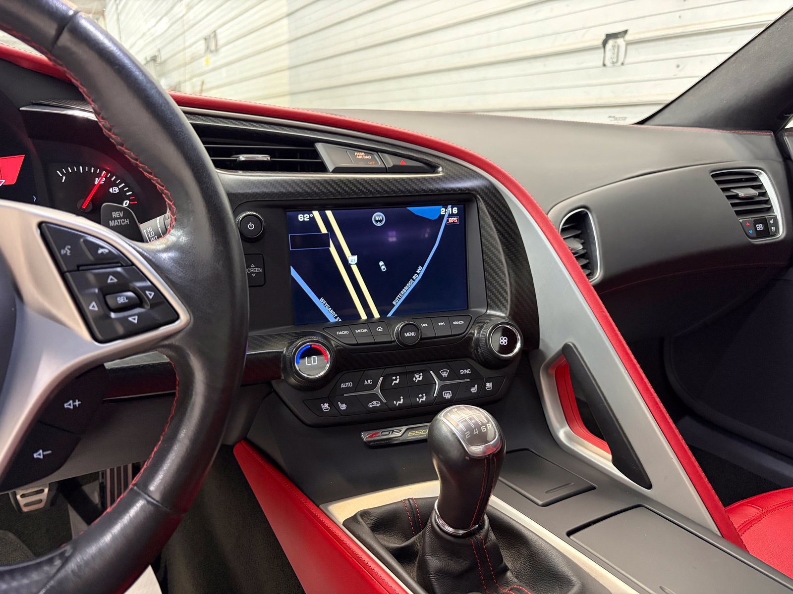 Used 2015 Chevrolet Corvette Z06 w/ 3LZ Preferred Equipment Group RWD image 21