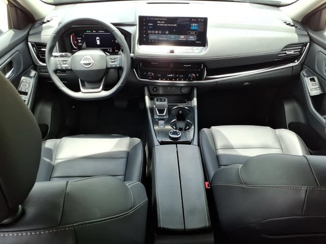Used 2025 Nissan Rogue SL AWD/4WD image 13