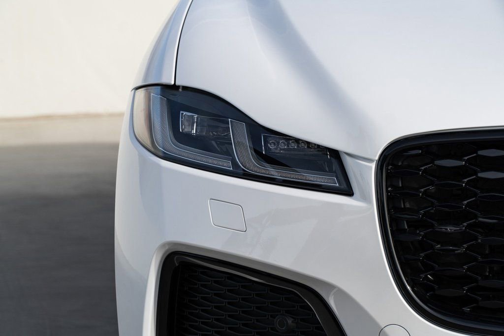 Used 2025 Jaguar F-PACE R-Dynamic S AWD/4WD image 9