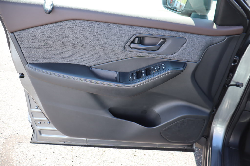 Used 2021 Nissan Rogue S AWD/4WD image 22