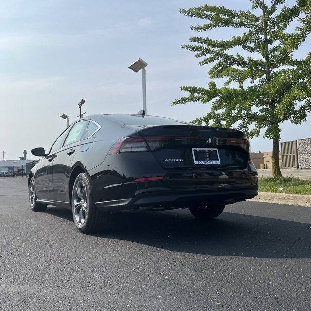 Used 2023 Honda Accord EX image 4