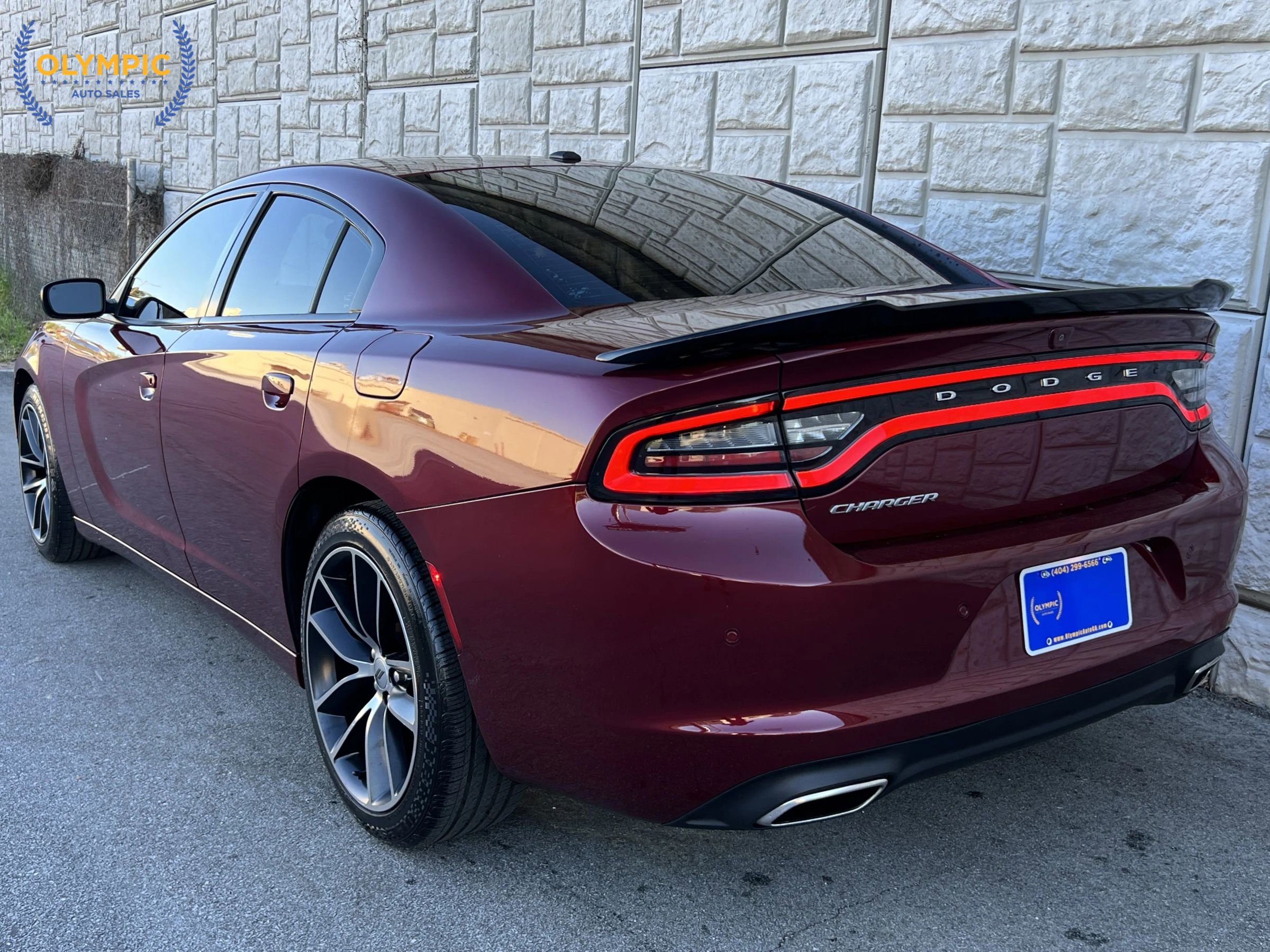 Used 2019 Dodge Charger SXT w/ Leather Interior Group image 4