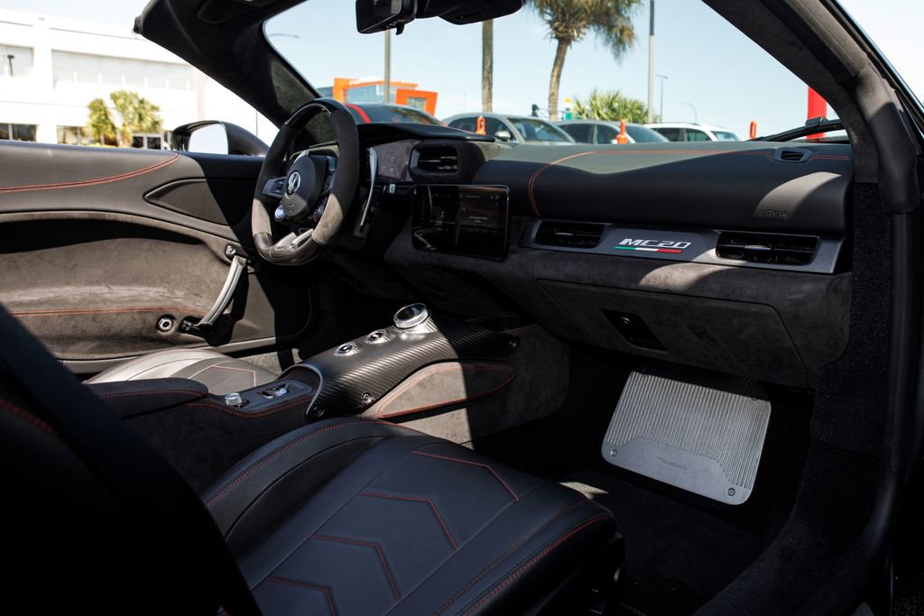 Used 2023 Maserati MC20 Spyder image 12