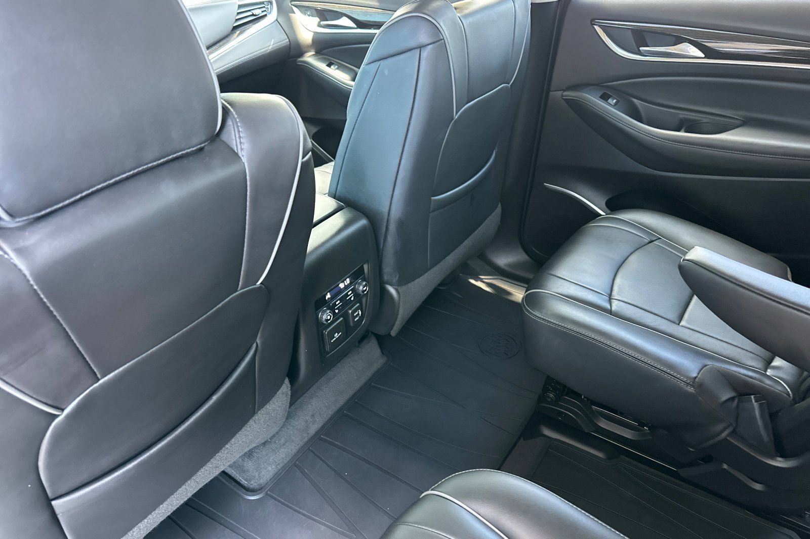 Used 2020 Buick Enclave Avenir w/ Avenir Technology Package AWD/4WD image 16