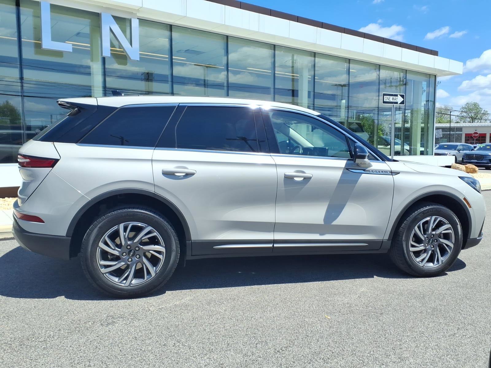 Certified 2023 Lincoln Corsair AWD w/ Equipment Group 101A image 2