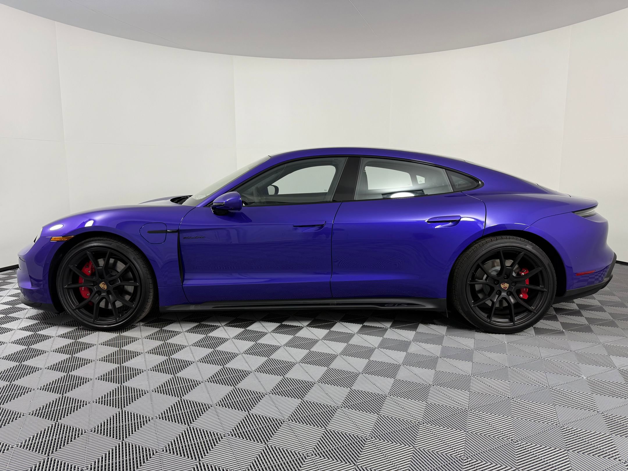 New 2026 Porsche Taycan GTS image 2