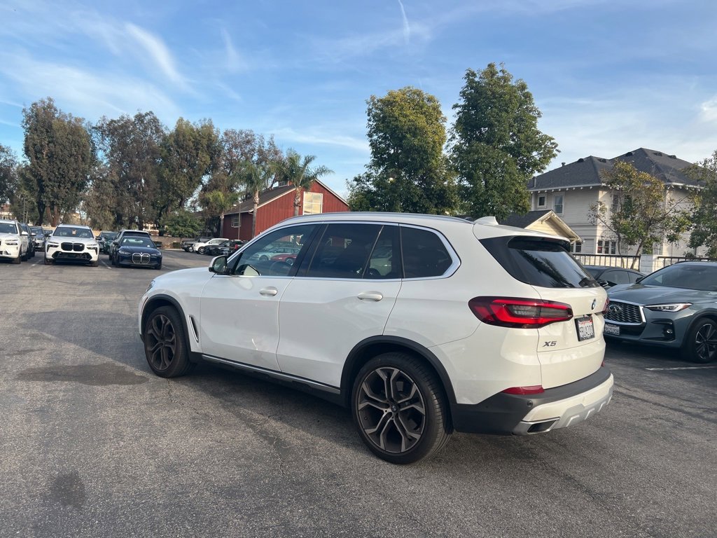 Used 2022 BMW X5 xDrive40i w/ Parking Assistance Package image 4