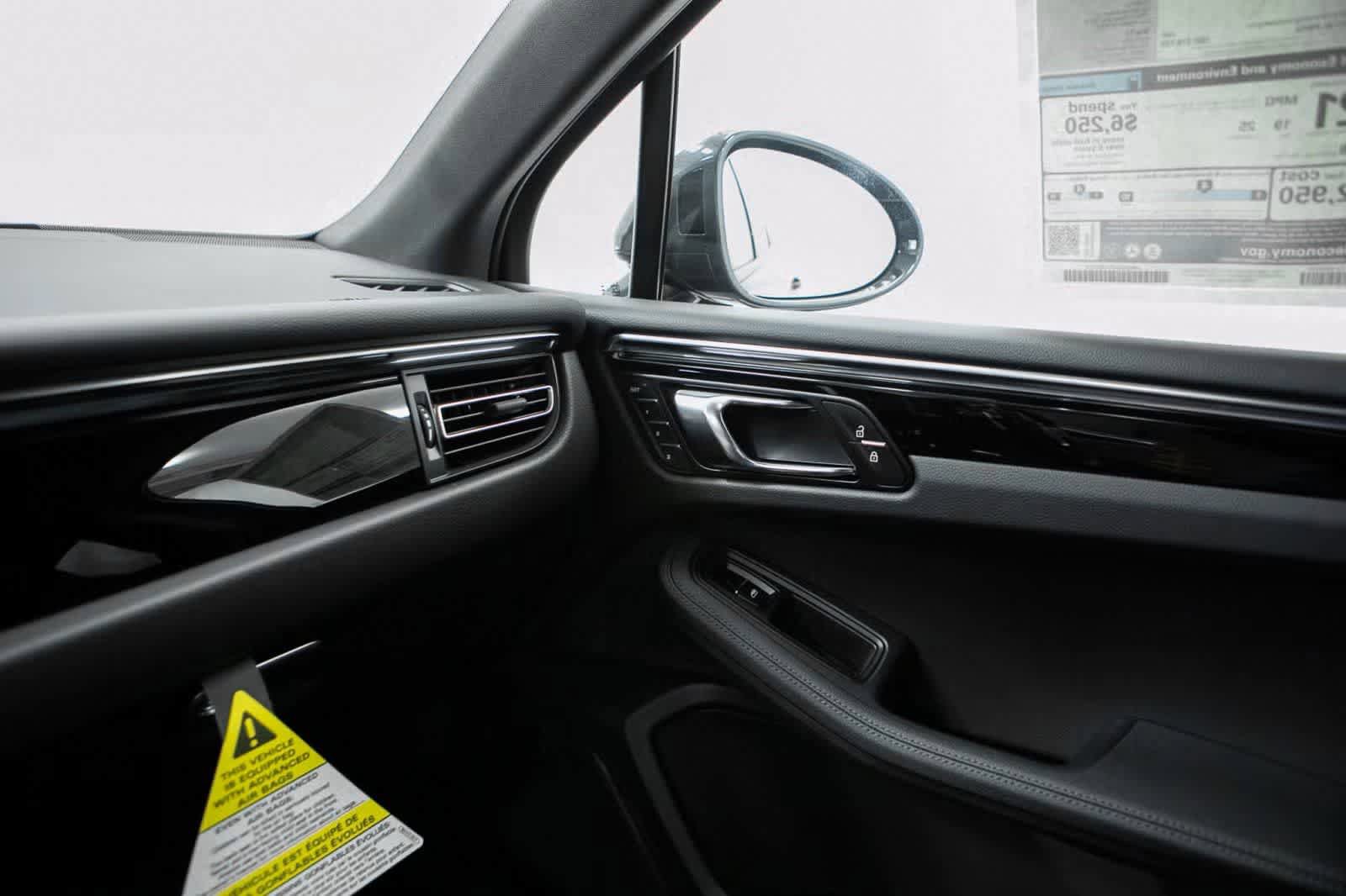 Certified 2026 Porsche Macan image 25