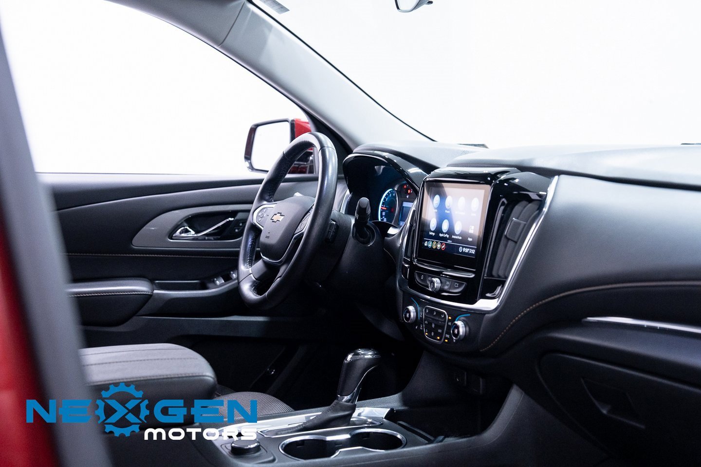 Used 2020 Chevrolet Traverse LT image 49