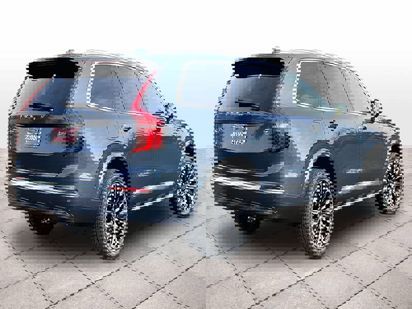 New 2026 Volvo XC90 B5 Plus w/ Protection Package image 4