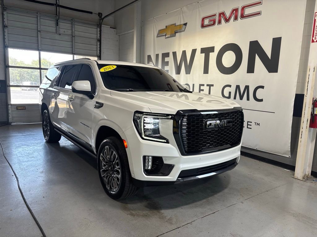 Used 2023 GMC Yukon XL Denali Ultimate image 2