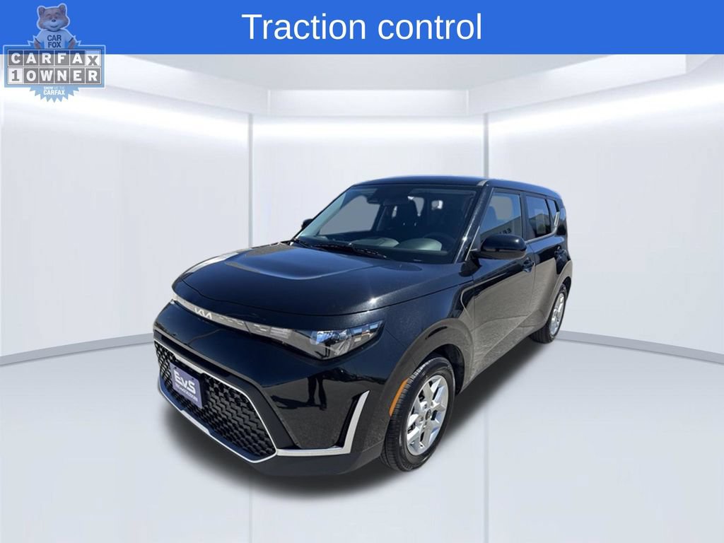 Used 2025 Kia Soul LX w/ LX Technology Package FWD image 2