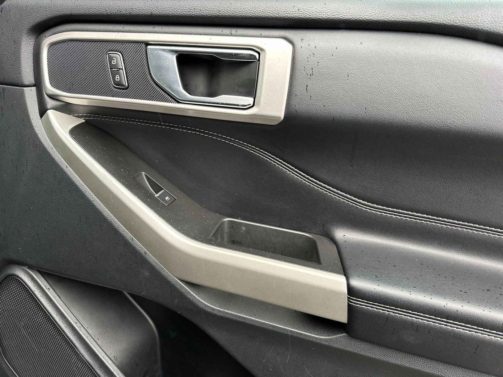 Used 2022 Ford Explorer XLT image 31