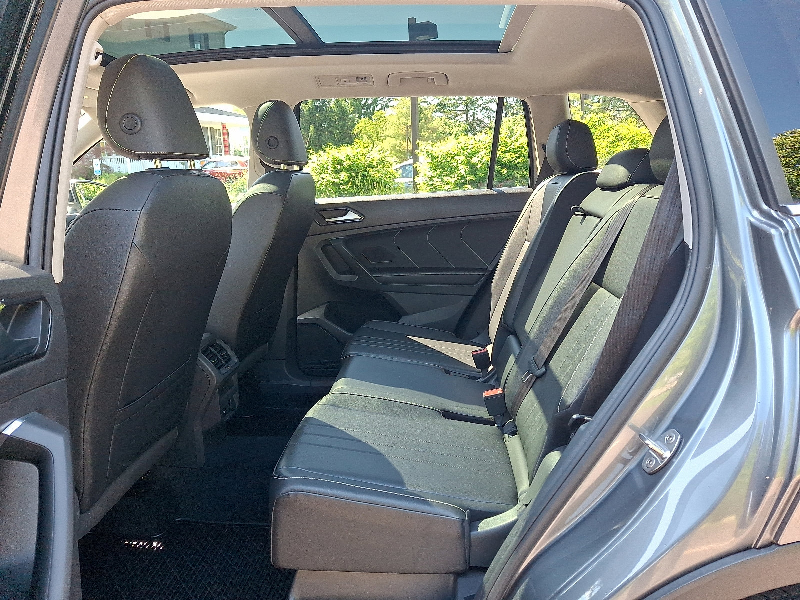 Used 2022 Volkswagen Tiguan SE AWD/4WD image 10